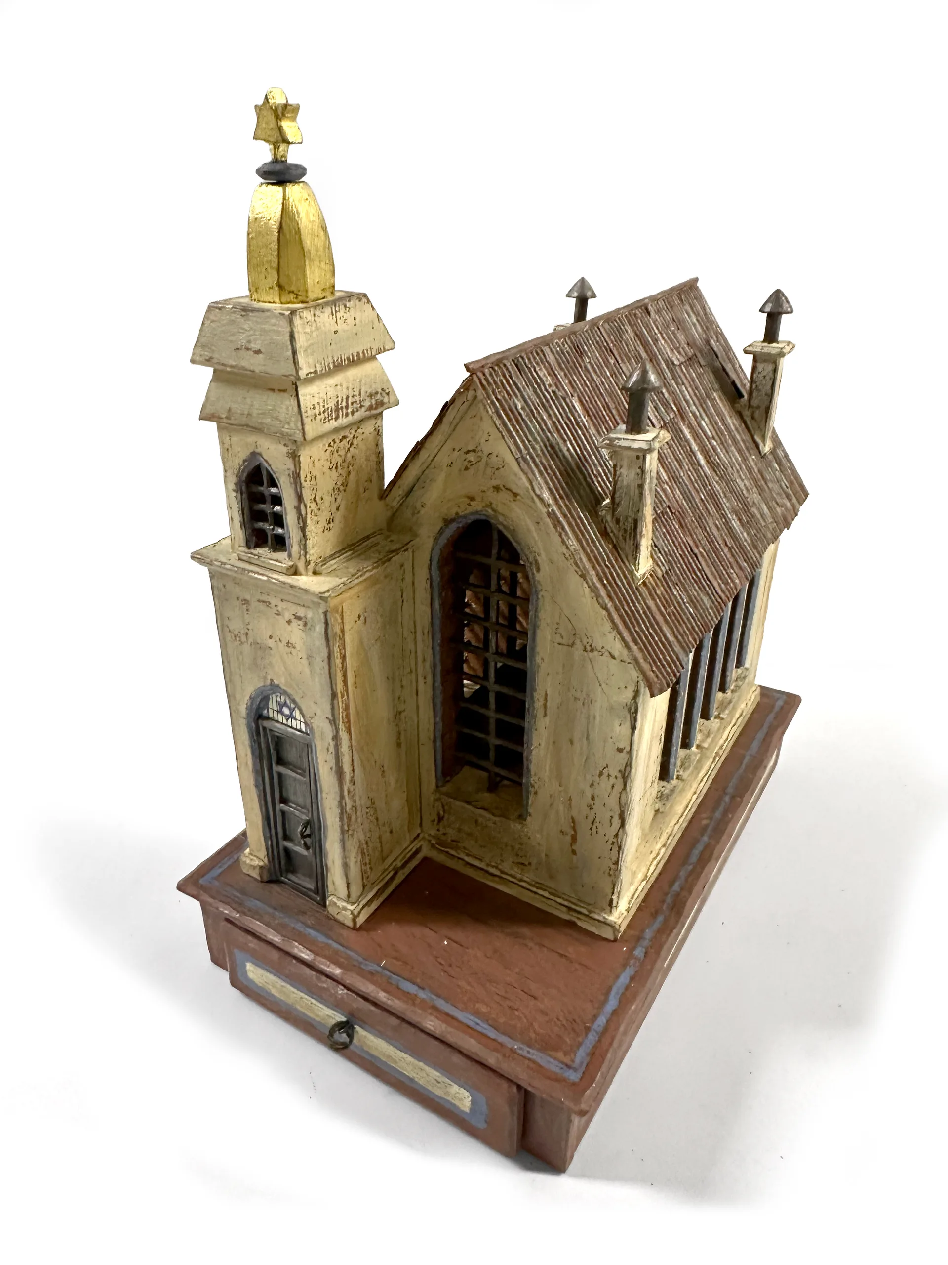 Synagogue Montefiore sculpture by Roberto Cardinale, three-quarter view showing the gabled roof, arched windows and gold-topped tower.